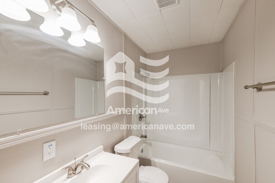 Building Photo - 2510 4th St E