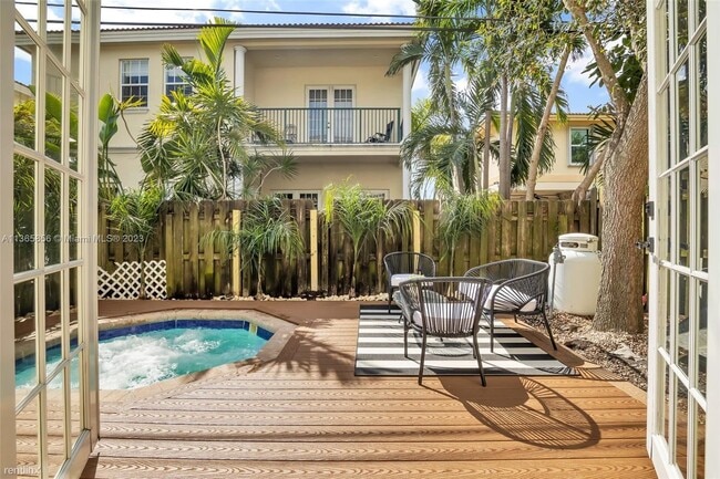 Building Photo - 3 br, 2.5 bath House - 1380 NE 24th St # 1380