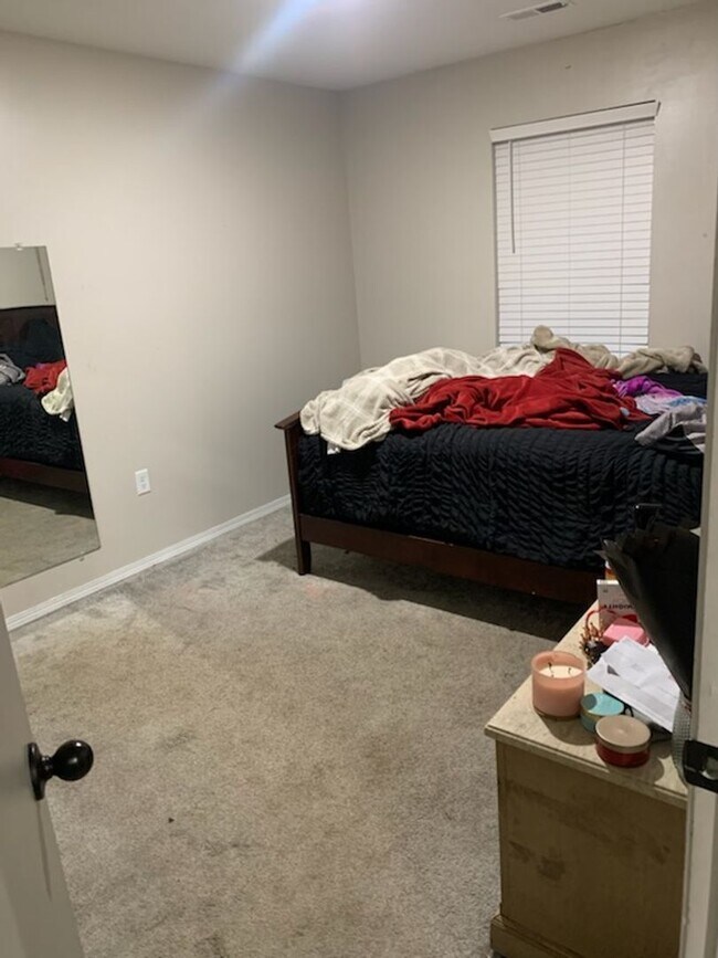 Building Photo - 2816 W 25th St N