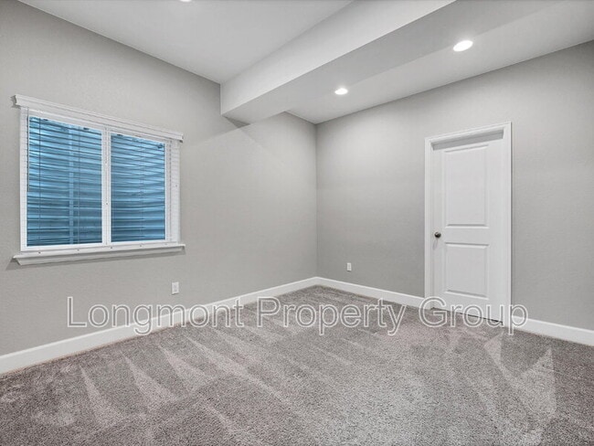 Building Photo - 256 Western Sky Cir