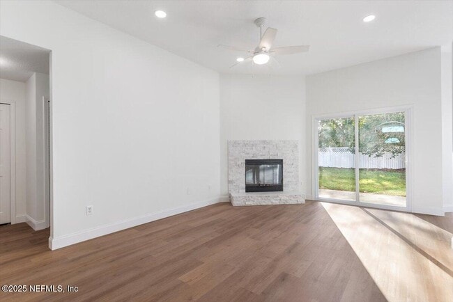 Building Photo - 12184 Mantle Dr