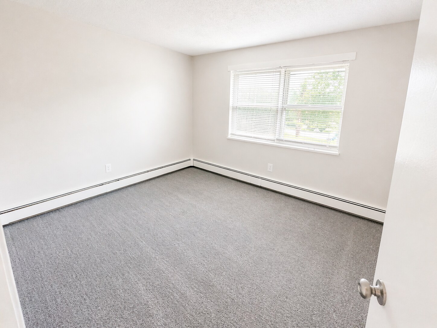 Building Photo - A1 Colonial Dr