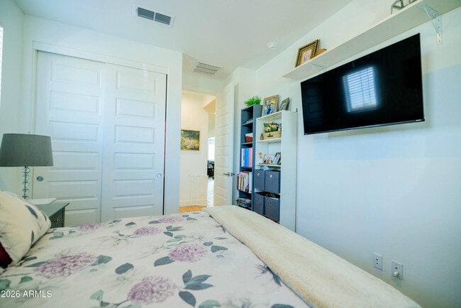 Building Photo - 21513 E Sparrow Dr