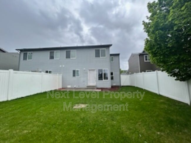 Building Photo - 1999 Greatview Dr