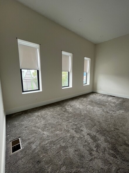 Spacious master bedroom - 206 N Main St