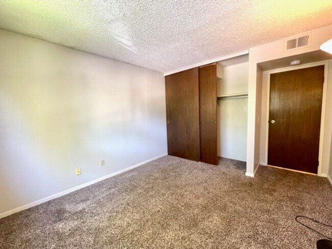 Building Photo - 2-Bedroom in Woodside Condos
