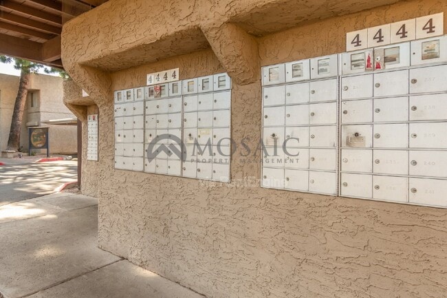 Building Photo - 4444 E Paradise Vlg Pkwy S