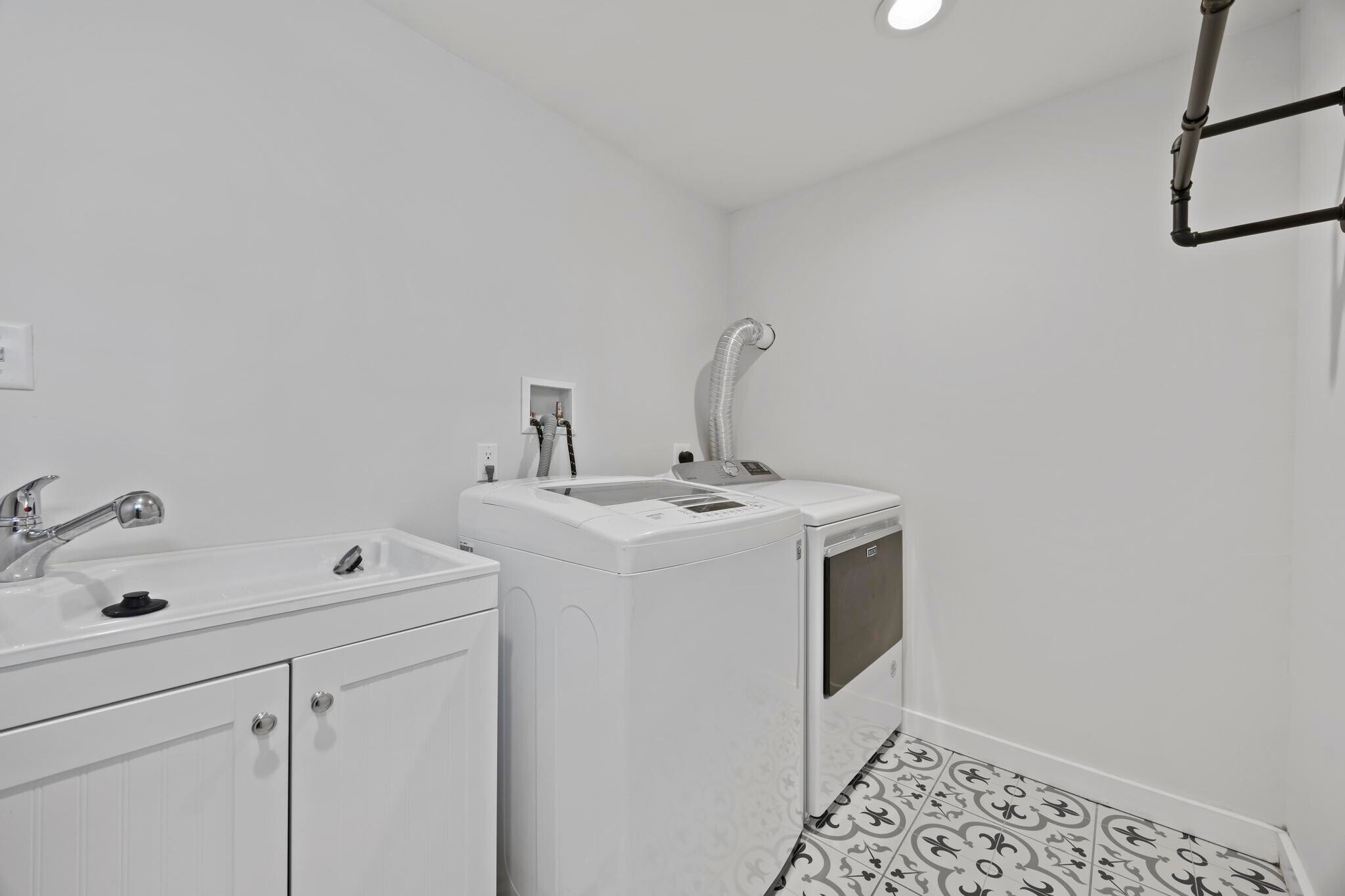 Building Photo - 8312 Savage Guilford Rd