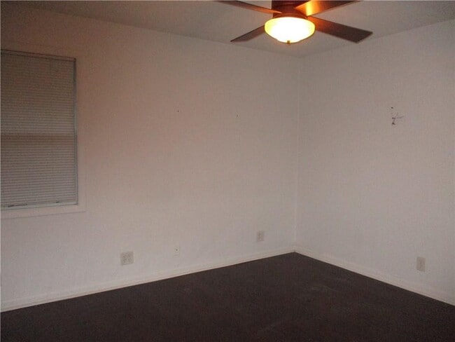 Building Photo - 323 Palm St