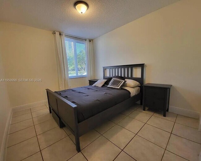 Building Photo - 250 180th Dr