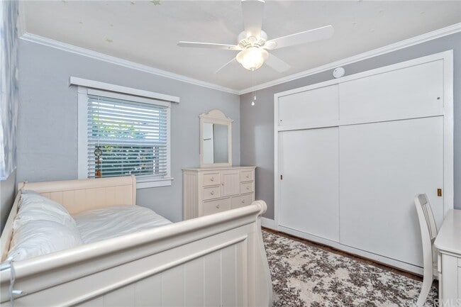 Building Photo - 926 N San Gabriel Ave