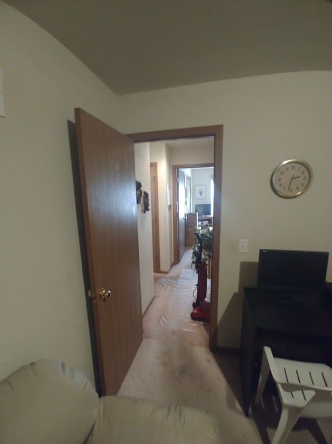 Building Photo - 10726 N Kenwood Ave