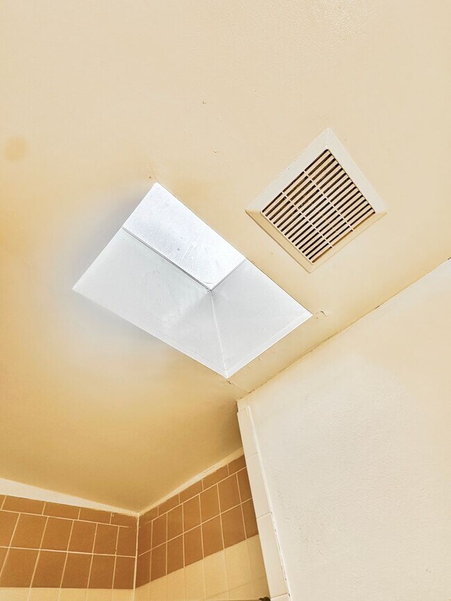 Building Photo - 2052 -Loukas