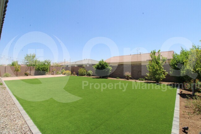 Building Photo - 10635 E Tumbleweed Ave