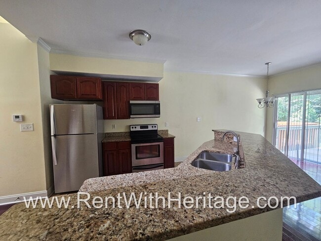 Building Photo - Gorgeous 3Bd / 2Ba Immaculate Townhome / U...