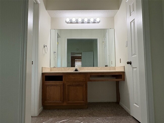 Building Photo - 505 Huckleberry Dr
