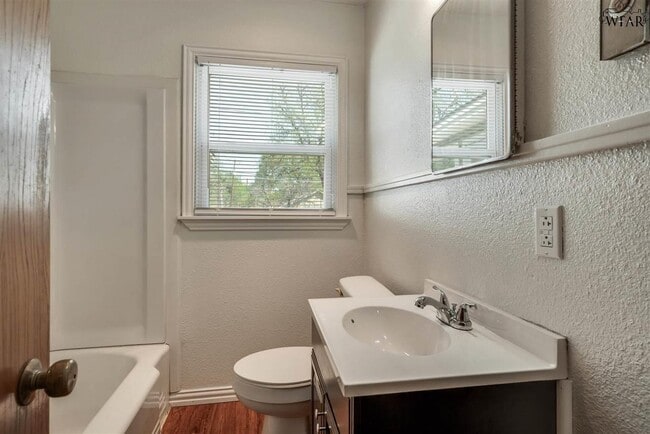 Building Photo - 2508 Fain St