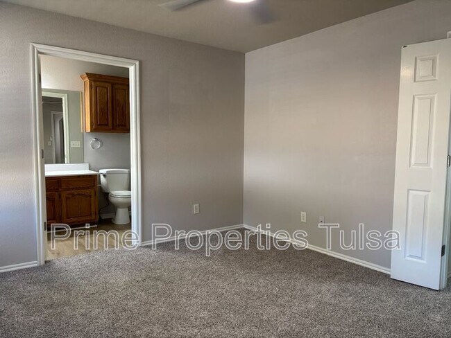 Building Photo - 10333 E 112th St S