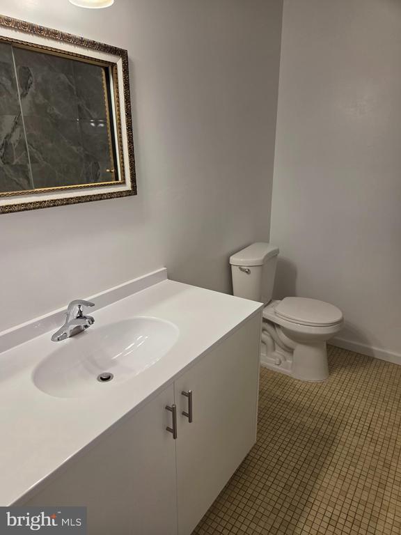 Building Photo - 813 Red Lion Rd