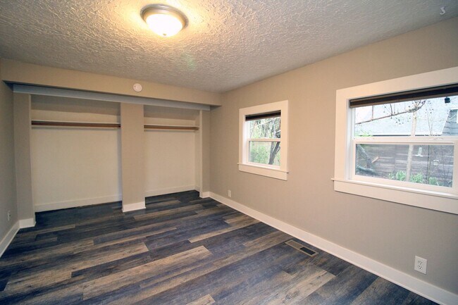 Building Photo - 5325 N Fessenden St