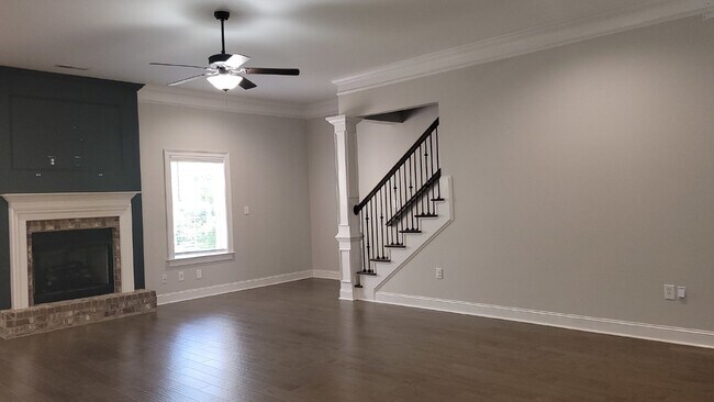 Building Photo - 130 Creekmound Dr