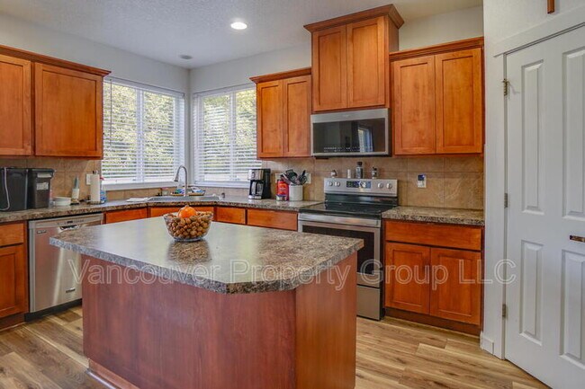 Building Photo - 6405 NE 87th Ave