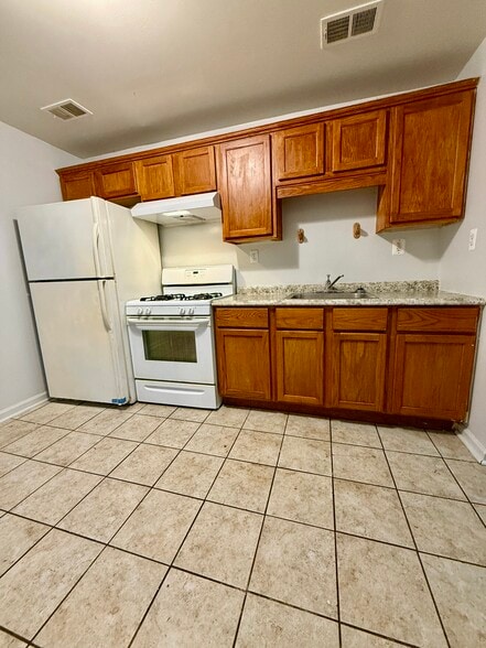 Building Photo - 31543 Alpena Ct