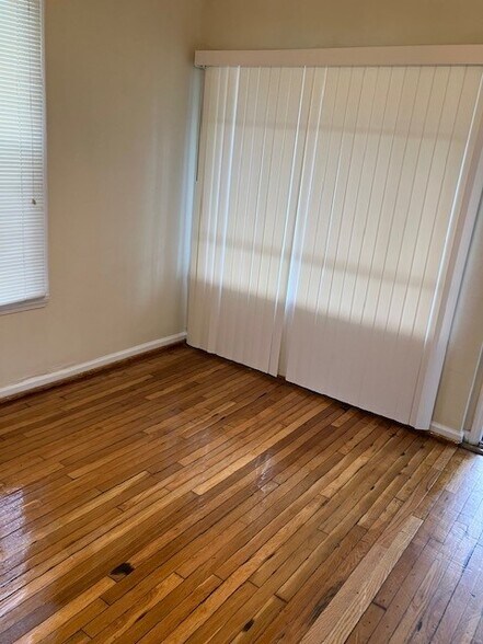 Living Room - 2718 Mithra St