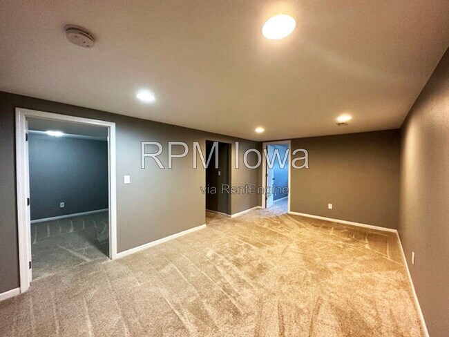 Building Photo - 1318 SW Lynn Dr