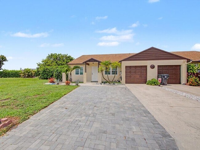 Building Photo - 8464 Lake Worth Rd