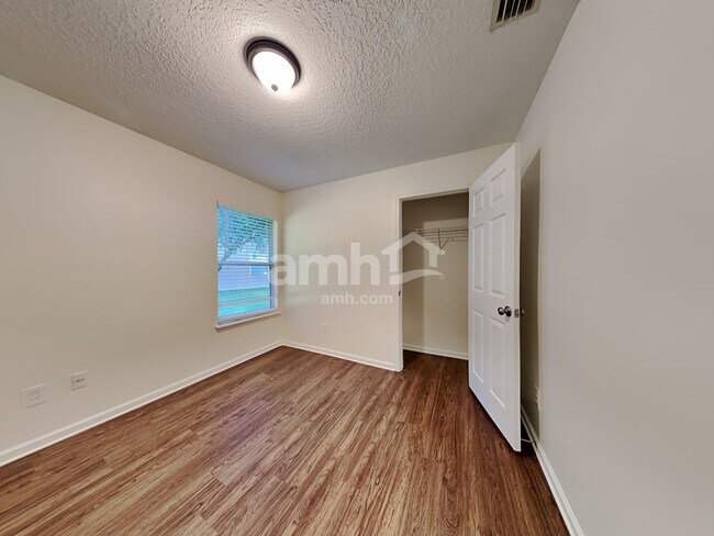 Building Photo - 448 Sarah Towers Ln