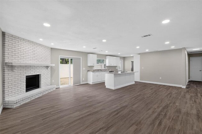 Building Photo - 3701 Feather Dr