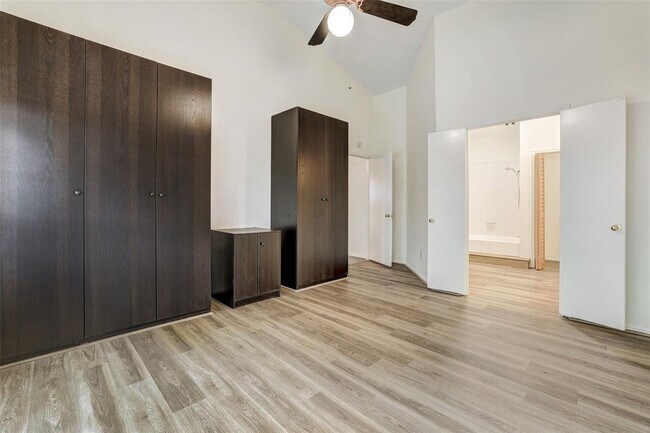 Building Photo - 16304 Kicking Bird Dr