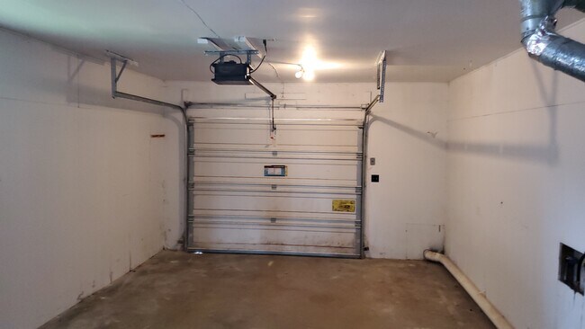 Building Photo - 1409 Evelyn Ln