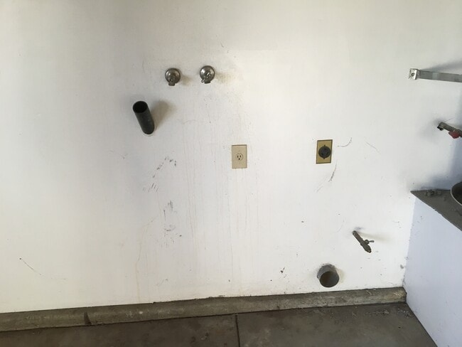 Building Photo - House