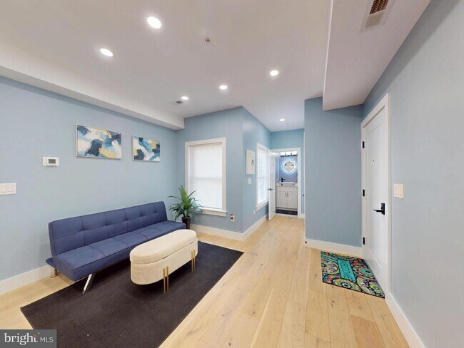 Building Photo - 927 Kennedy St NW