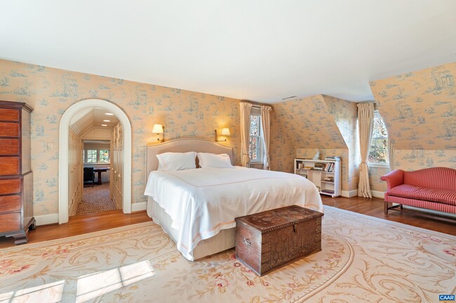 Building Photo - 640 Ivy Ln