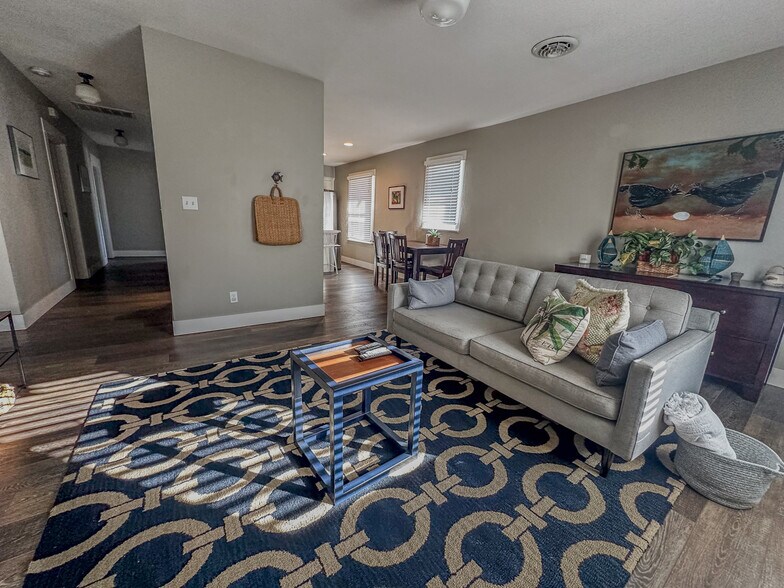 Building Photo - 5532 N Haight Ave