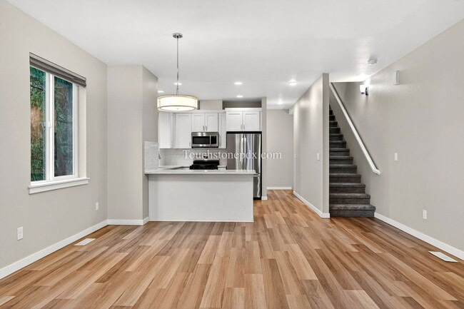 Building Photo - 3859 SE 92nd Ave