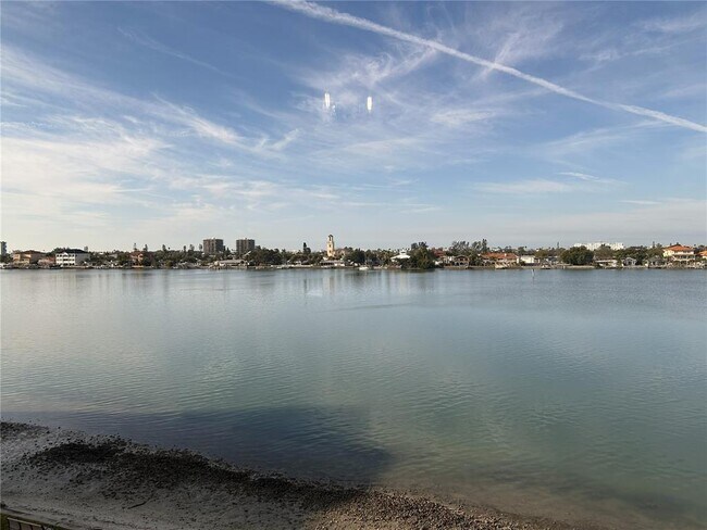 Building Photo - 8000 Sailboat Key Blvd S