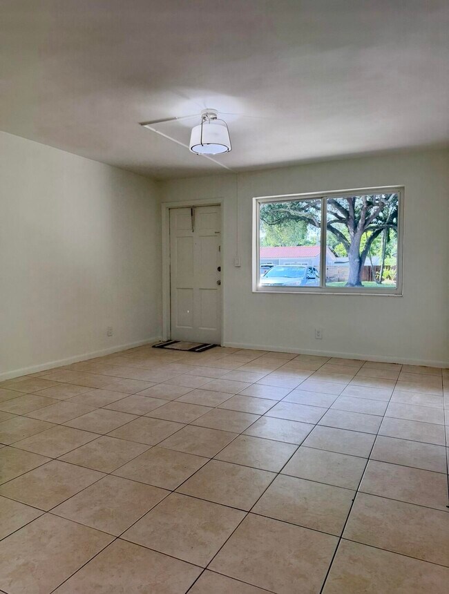 Building Photo - 5210 SW 90th Way