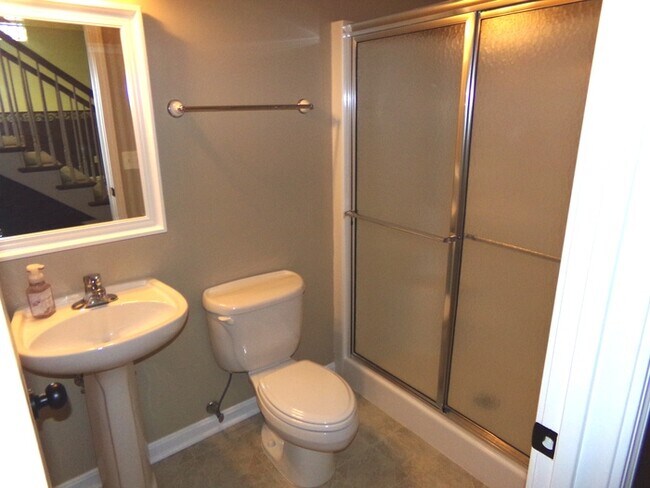 Building Photo - Beautiful 3 Bed 3.5 Bath Xenia Home!