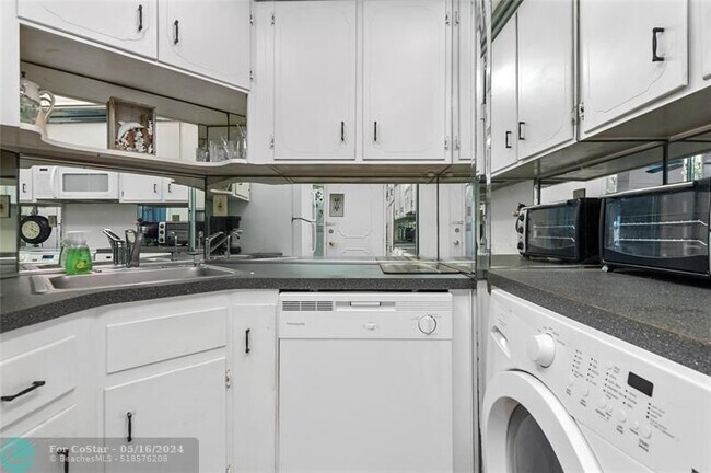 Building Photo - 4010 Galt Ocean Dr