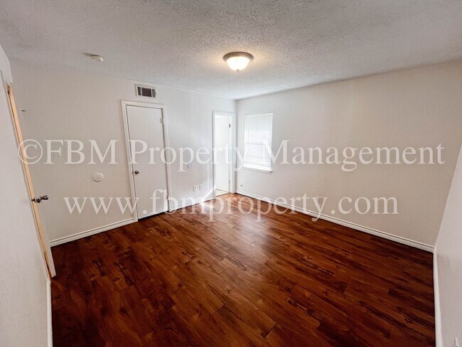 Building Photo - 1408 Nichols St