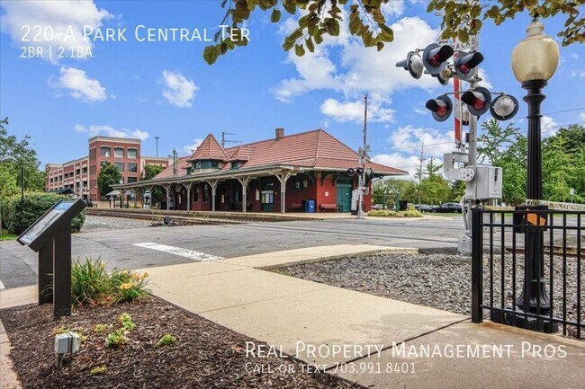 Building Photo - 220 Park Central Ter