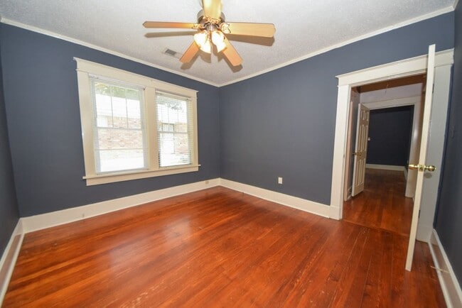 Building Photo - Great 3 bed, 1 bath near University of Mem...