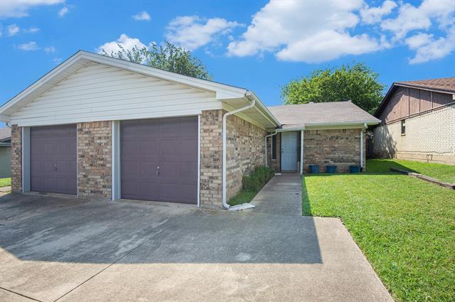 Building Photo - 6819 W Cleburne Rd