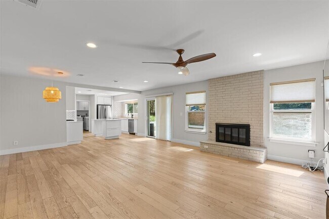 Building Photo - 5405 Fairmont Cir