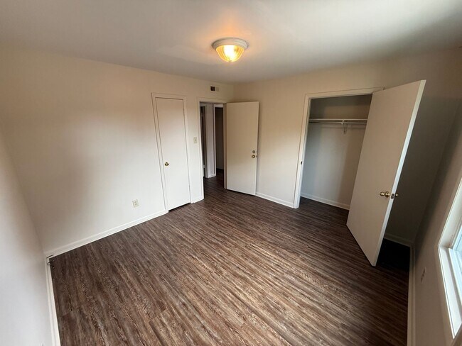 Building Photo - 605 Adelle St SW
