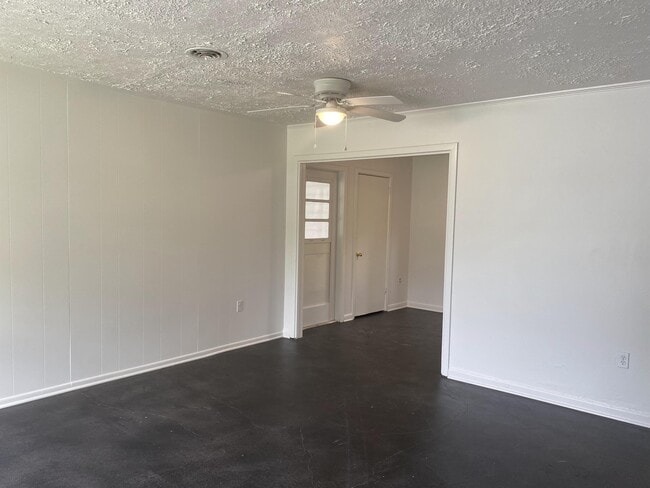 Building Photo - 2108 Independence St